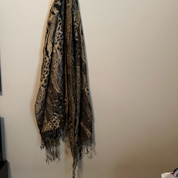 Set of 7 Scarfs and a Scarf Hanger - Picture 8 of 9